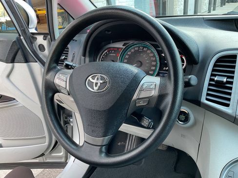 Used 2010 Toyota Venza AWD w/ Convenience Pkg image 18