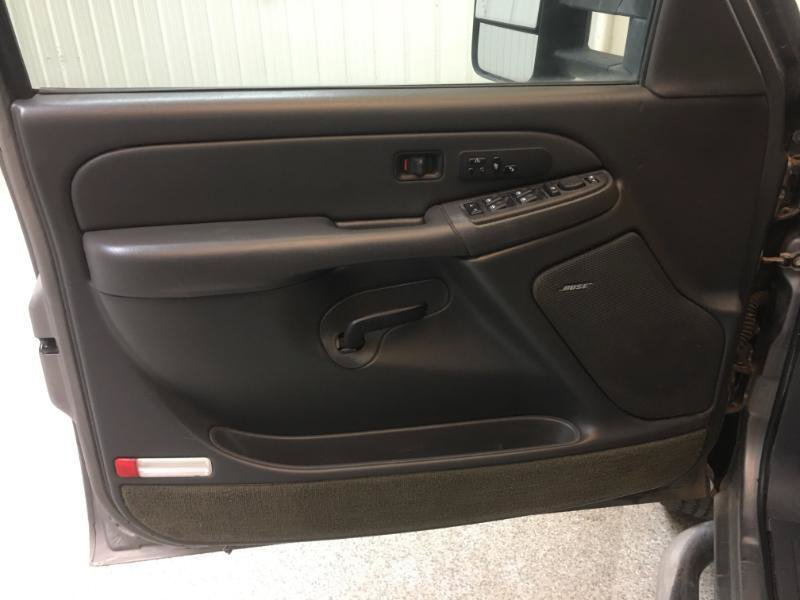 Used 2007 GMC Sierra 3500 SLT w/ Heavy-Duty Power Package AWD/4WD image 11