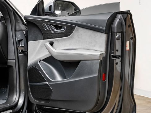 Used 2021 Audi SQ8 Prestige image 41