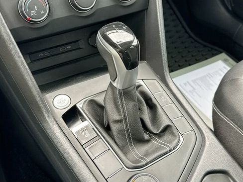 Used 2022 Volkswagen Taos SE FWD image 18