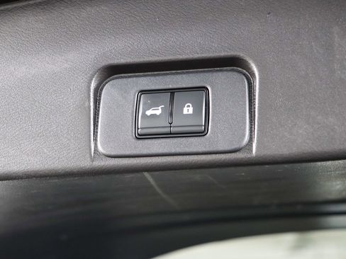 Used 2022 Nissan Rogue SL w/ SL Premium Package image 32