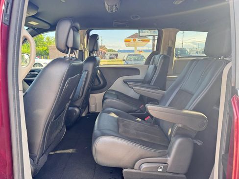 Used 2019 Dodge Grand Caravan SXT FWD image 18