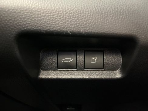 Certified 2025 Toyota Crown Signia AWD/4WD image 28