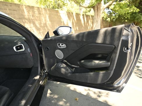 Used 2020 Aston Martin V8 Vantage Coupe RWD image 21