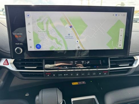 Used 2025 Toyota Sienna Platinum image 30