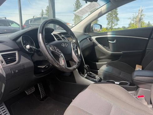 Used 2013 Hyundai Elantra GT w/ Touch & Go Pkg FWD image 10
