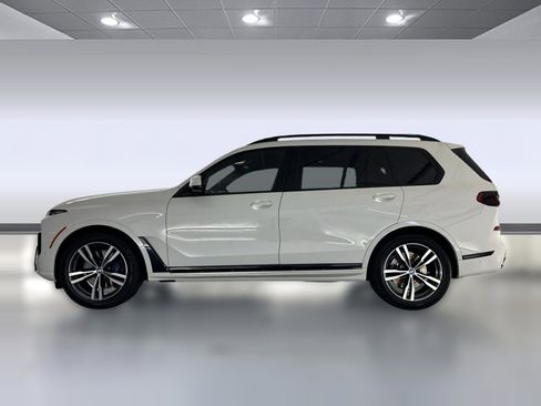 Used 2024 BMW X7 xDrive40i w/ Executive Package image 2