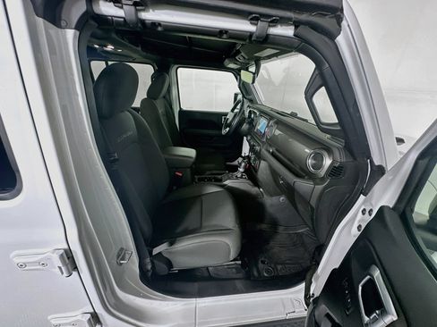 Used 2021 Jeep Wrangler Unlimited Sahara AWD/4WD image 29