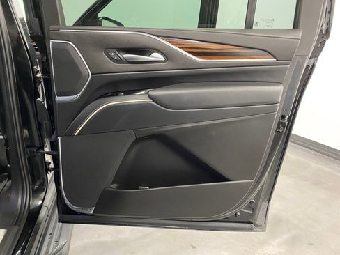 Used 2023 Cadillac Escalade ESV Luxury image 44