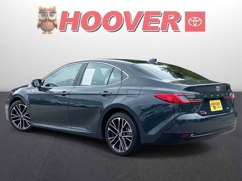 Used 2025 Toyota Camry XLE w/ Premium Plus Package FWD image 9