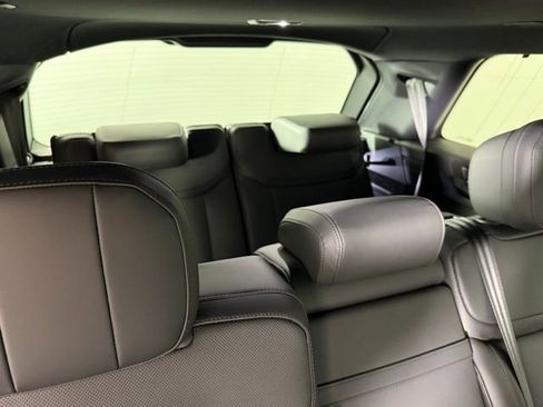 New 2025 Land Rover Range Rover Long Wheelbase SE image 32