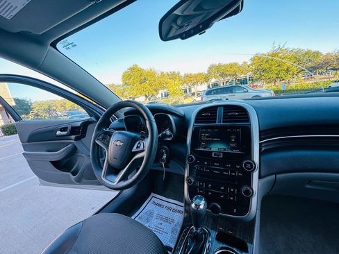 Used 2016 Chevrolet Malibu LT image 24