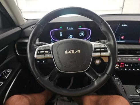 Used 2024 Kia Telluride EX w/ EX Captain's Chair Package AWD/4WD image 6