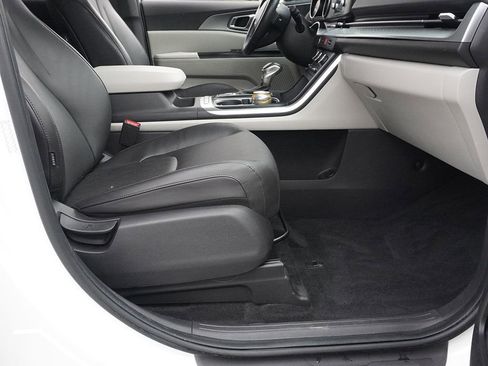 Used 2024 Kia Carnival LX FWD image 23