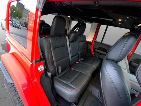 Used 2026 Jeep Wrangler Unlimited Rubicon AWD/4WD image 18