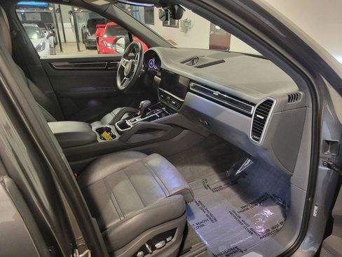 Used 2021 Porsche Cayenne S w/ Premium Package Plus image 27