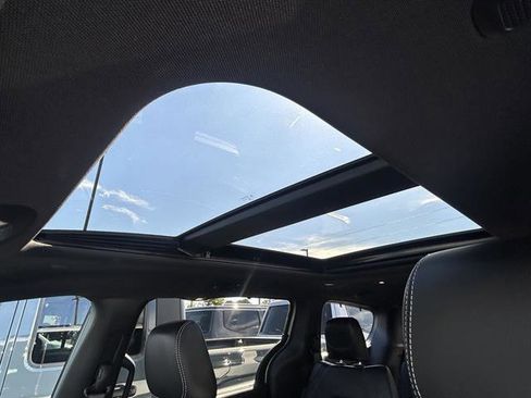 Used 2023 Chrysler Pacifica Touring-L w/ Uconnect Theater Family Group image 22