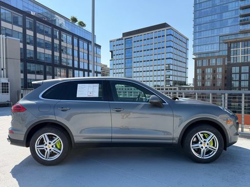 Certified 2018 Porsche Cayenne S Platinum AWD/4WD image 8