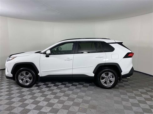Used 2022 Toyota RAV4 XLE w/ Convenience Package image 5