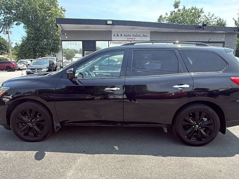 Used 2018 Nissan Pathfinder SL w/ Midnight Edition Package AWD/4WD image 4