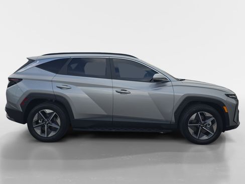 Used 2025 Hyundai Tucson SEL FWD image 2