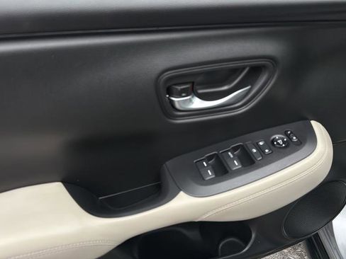 Used 2023 Honda HR-V LX image 10