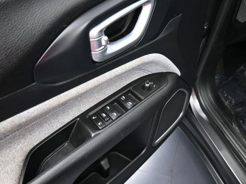 Used 2022 Jeep Compass Latitude image 13