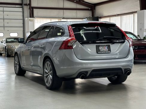 Used 2018 Volvo V60 T5 Dynamic w/ Vision Package AWD/4WD image 4