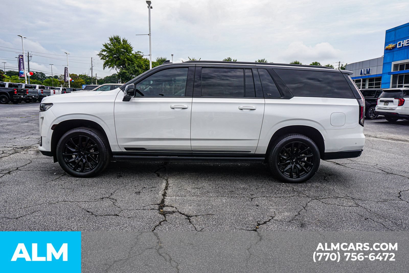 Used 2023 Cadillac Escalade ESV Sport w/ LPO, ONYX Package AWD/4WD image 9