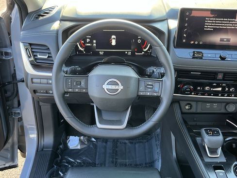 Used 2025 Nissan Rogue Platinum w/ Tech Package image 13