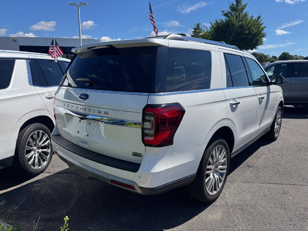 Used 2024 Ford Expedition Limited AWD/4WD image 4