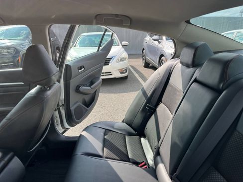 Used 2025 Nissan Altima 2.5 SR FWD image 35