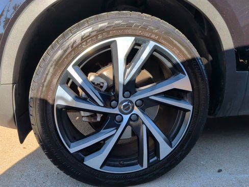 Used 2020 Volvo XC40 T4 R-Design image 37