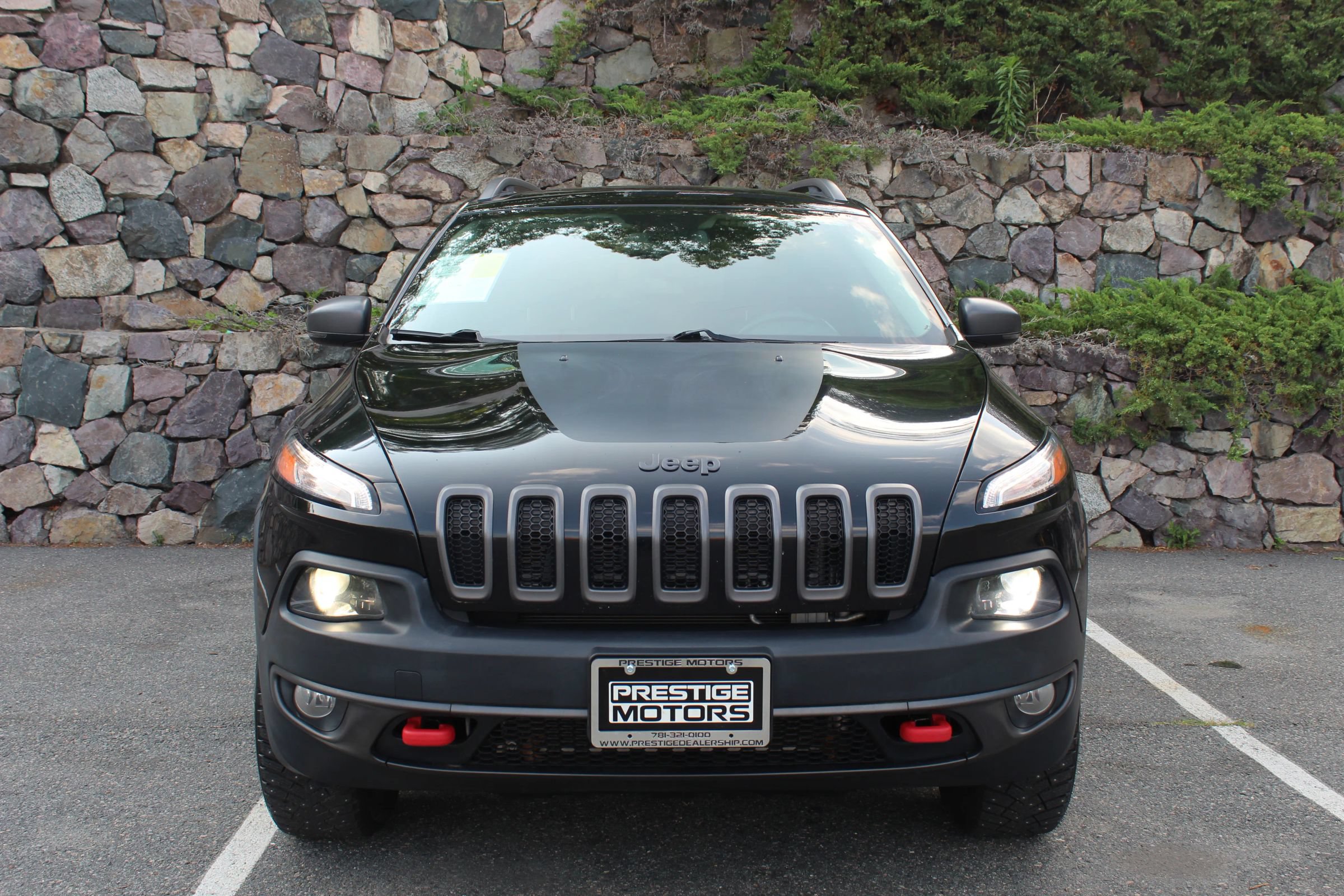 Used 2018 Jeep Cherokee Trailhawk AWD/4WD image 3
