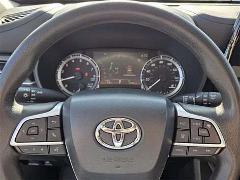 Certified 2023 Toyota Highlander L image 24