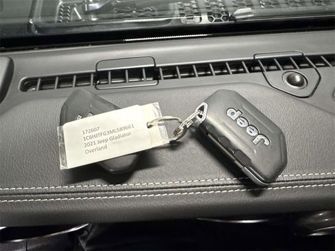 Used 2021 Jeep Gladiator Overland image 31