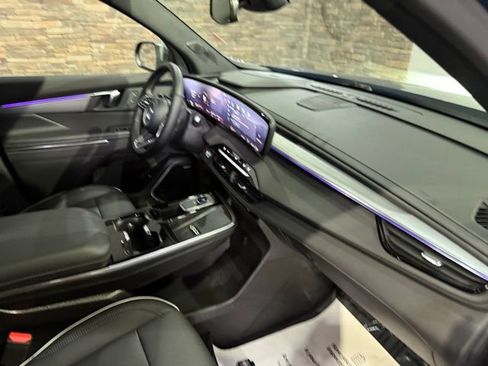 Used 2025 Buick Enclave Preferred AWD/4WD image 29