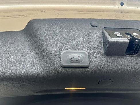 Used 2011 GMC Acadia SLT image 8