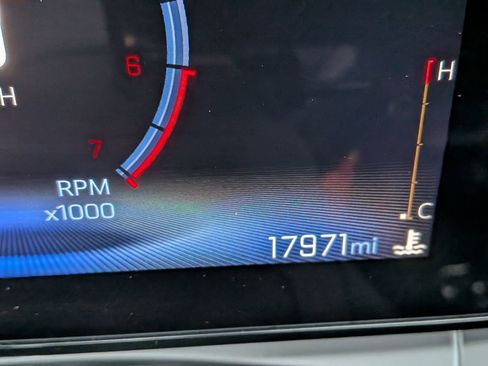 Used 2025 Chevrolet Trax LT image 25