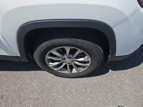 Used 2019 Jeep Cherokee Latitude Plus AWD/4WD image 10