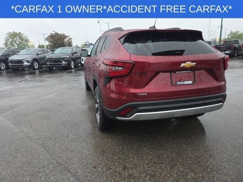 Used 2025 Chevrolet Trax LT w/ LT Convenience Package FWD image 15
