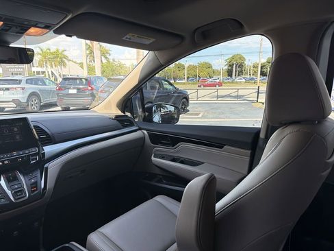 Certified 2024 Honda Odyssey Touring image 11
