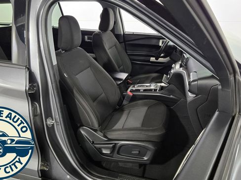 Used 2022 Ford Explorer XLT AWD/4WD image 4