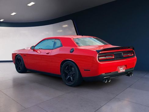 Used 2015 Dodge Challenger SXT w/ Driver Convenience Group RWD image 3