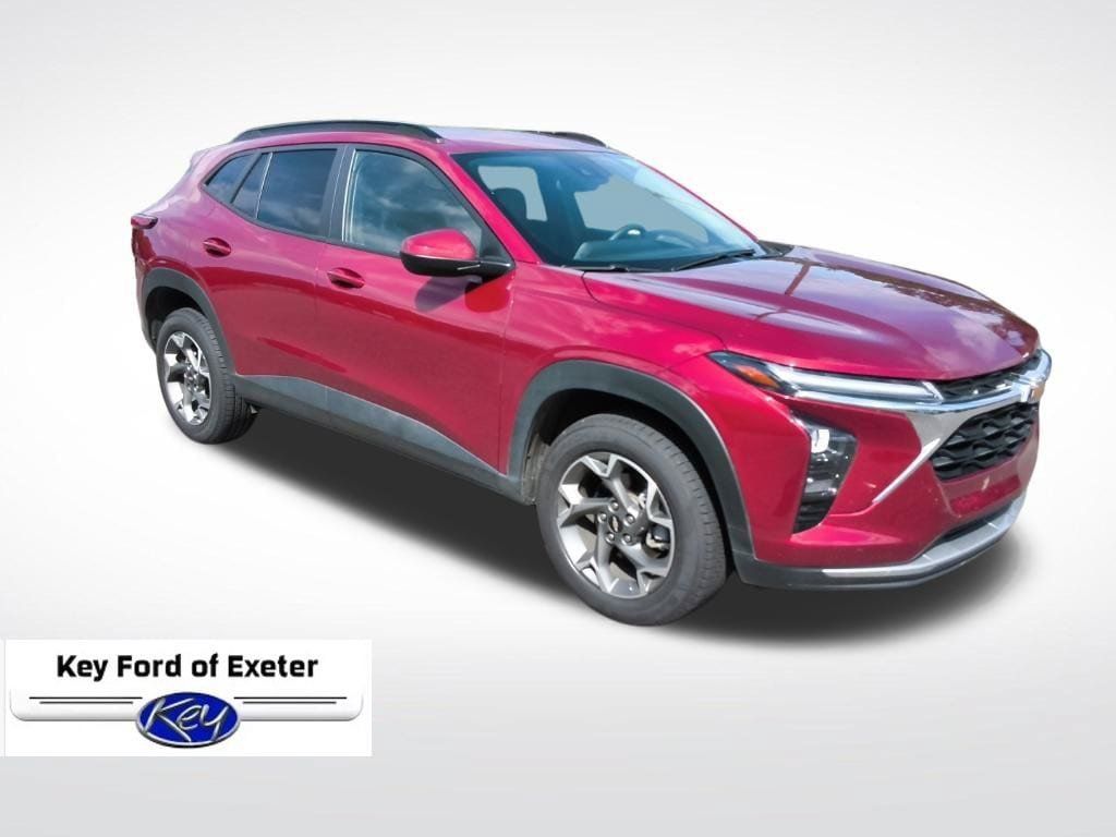 Used 2025 Chevrolet Trax LT FWD image 1