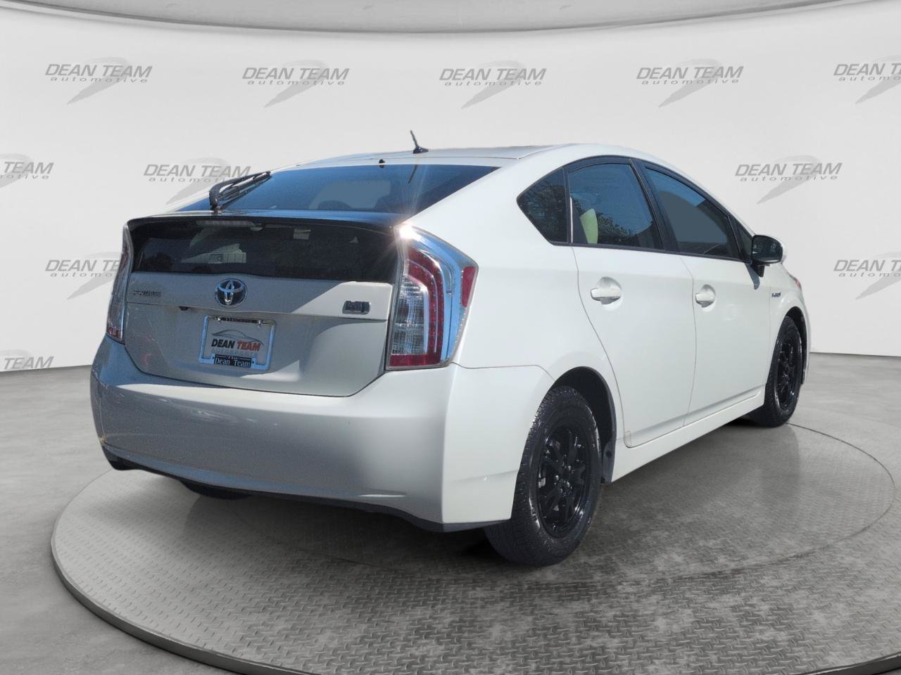 Used 2015 Toyota Prius Two FWD image 7