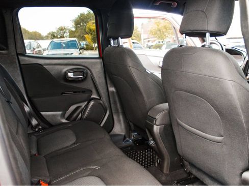 Used 2021 Jeep Renegade Latitude AWD/4WD image 25