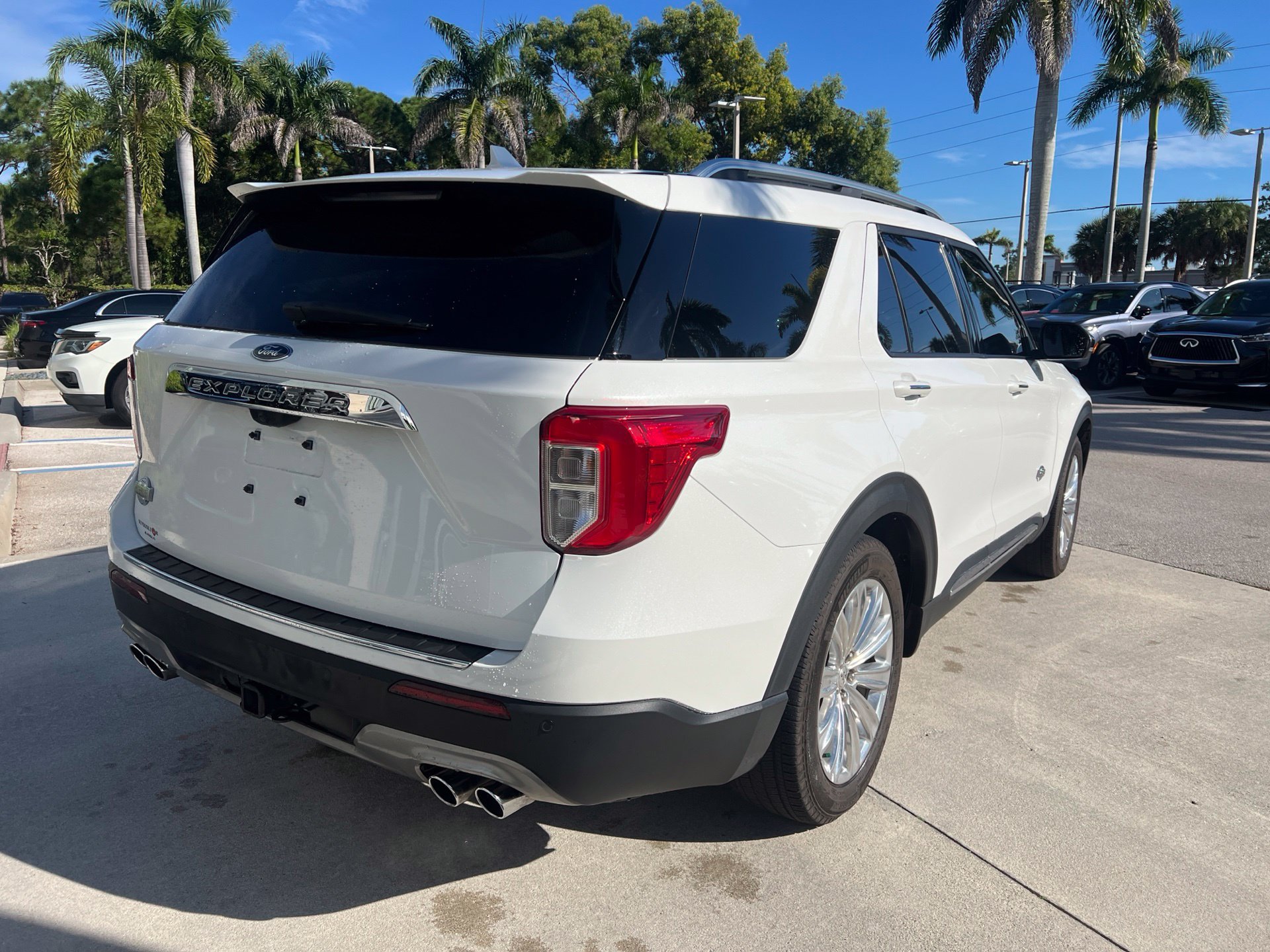 Used 2024 Ford Explorer King Ranch w/ Technology Package RWD image 8