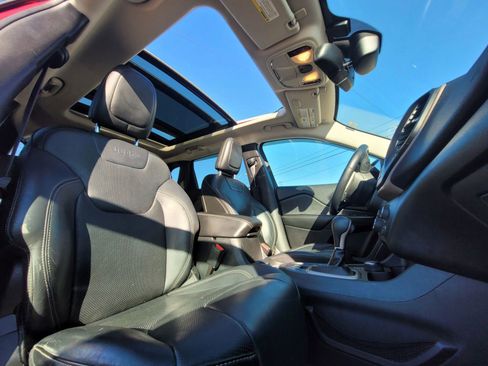 Used 2015 Jeep Cherokee Limited w/ Luxury Group image 4