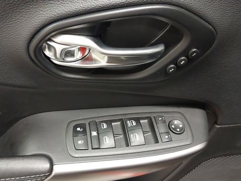 Used 2022 Jeep Cherokee Limited image 25